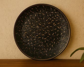 Plato de Talavera negro hecho a mano con incrustaciones de oro (14,2 pulgadas de largo x 2 pulgadas de alto)