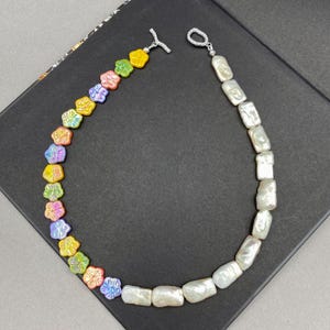 Freshwater Pearl and Flower Shell Choker, Colorful White Beaded Necklace, Delicate Layered Gift, Unique Beach Jewelry for Her
