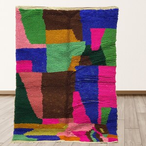 Moroccan Handmade Area Rug: Unique Floor Covering.
