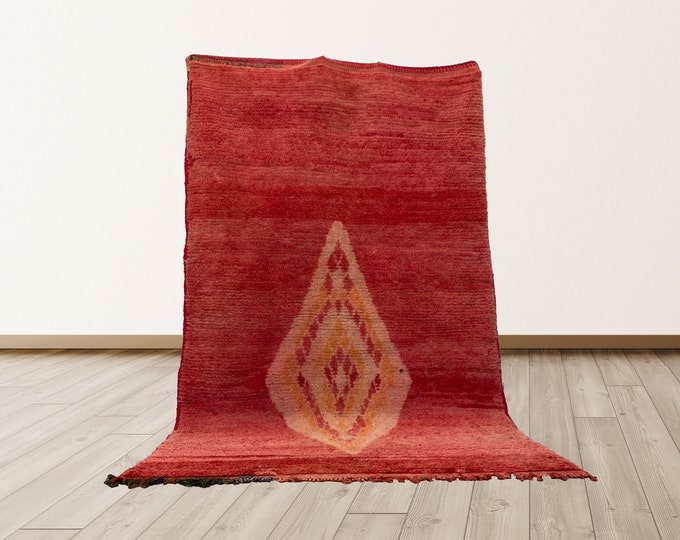 5x8 ft Azilal vintage Wool moroccan berber rug.