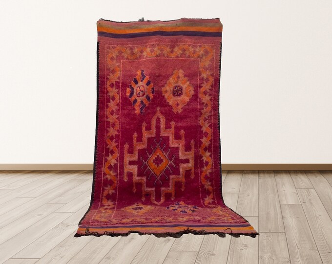 5x9 feet Vintage berber wool for bedroom or living room.