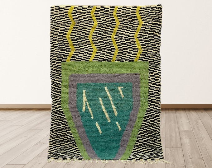 Handmade Colorful Moroccan Area Rug: stylish vase design.