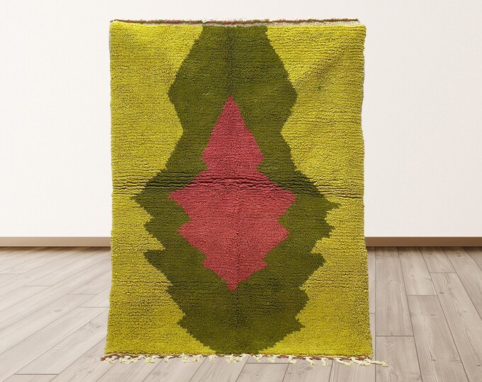 Moroccan Handmade Area Rug: Custom Authentic Decor.