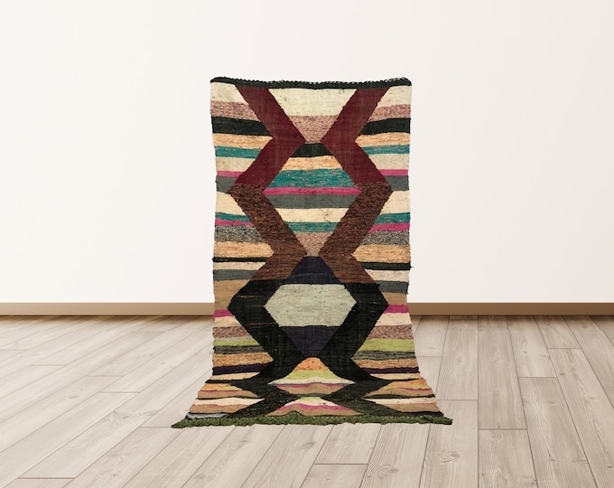 Boucherouite Moroccan Kilim rug 5x7 ft ! Vintage area rug.