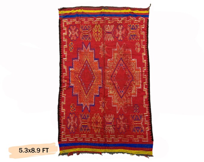 5x9 Vintage Moroccan Rug - Large Boho Area Rug with Unique Designs.