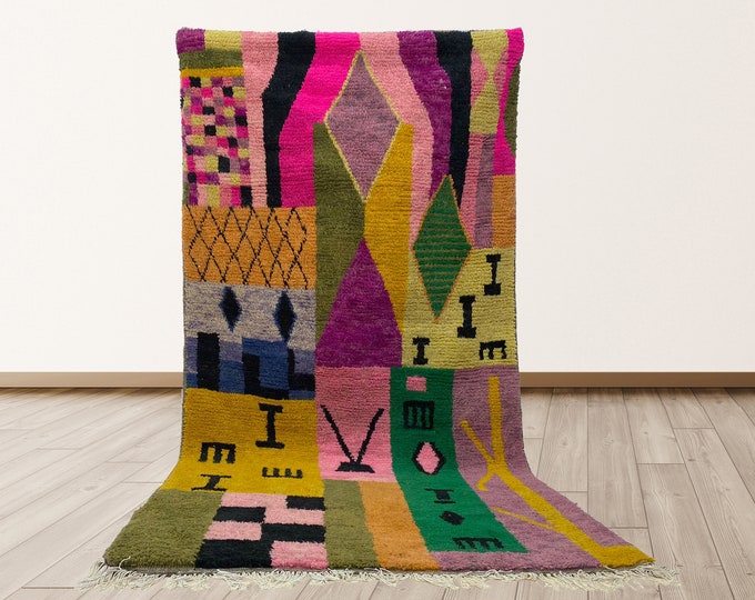 Handmade Moroccan Style Area Rug: Unique Geometric Design.