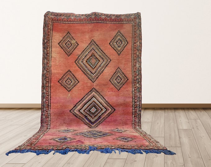 5x10 ft Morrocan Boho Vintage Berber rug.