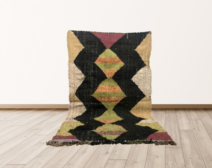 Boucherouite Moroccan kilim rug 4x7 ft ! Vintage area rug.