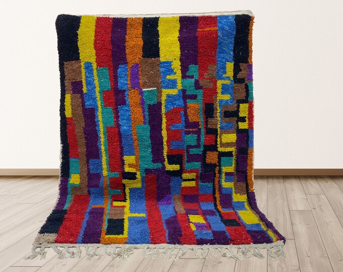 Custom Handwoven Moroccan Area Rug: Unique Home Decor.