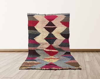 Moroccan boucherouite Kilim rug 4x6 ft ! Vintage area rug.