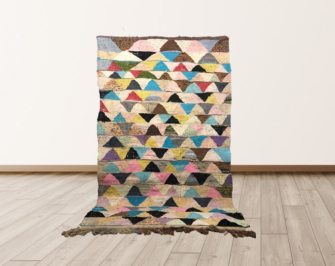 Boucherouite Moroccan kilim rug 5x8 ft ! Vintage area rug.