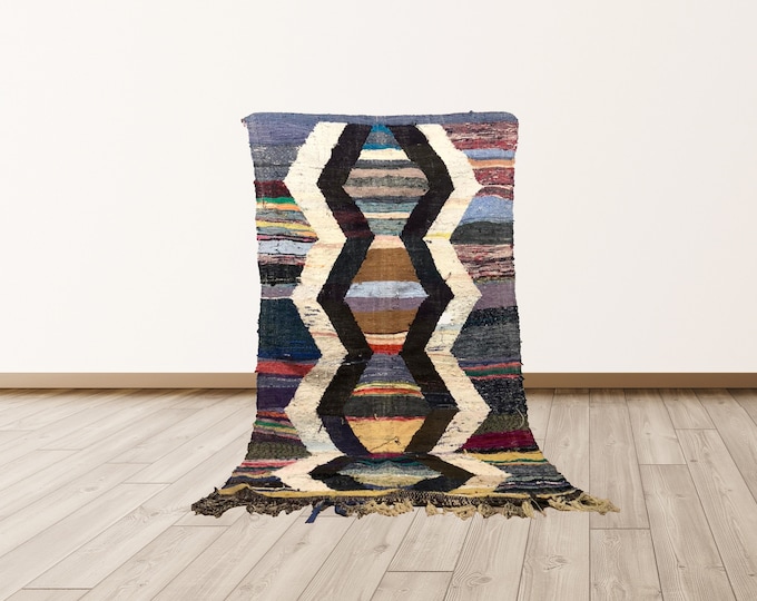 Moroccan berber kilim rug 5x7 ft ! Vintage area rug.