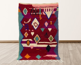 Marokkanischer Wollteppich: Lebendiger Boho Chic Bunter Individueller Teppich.