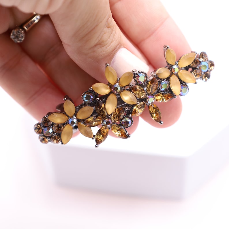 Elegant Floral Barrette - Small Size for Effortless Hairstyle Enhancements