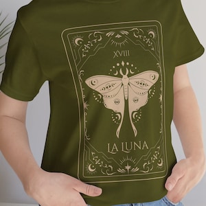 Super Weiches "La Luna" Unisex Jersey T Shirt Grafik Natur inspiriert bella + canvas CottageCore Wald Motte Tarot Karte witchy ästhetischer Mond