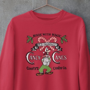 Disney Weihnachten Sweatshirt | Goofy's Zuckerstangen | Sand, Weiß und Rot Rundhals-Sweatshirt | DTG Gedruckt