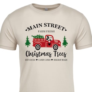 Disney Christmas Mickey Main Street Christmas Trees TRUCK T-Shirt | Hergestellt von DTG