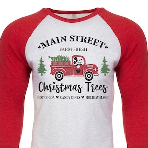 Disney Weihnachten Mickey Main Street Weihnachtsbäume LKW | Beunruhigtes und Vintage-Stil Raglan-Baseball-T-Shirt mit 3/4 Ärmeln | Sublimiert