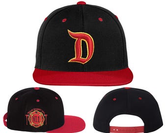 Chapeaux « D » des pompiers de Disneyland | Broderie sur des chapeaux SnapBack Flat Bill, des chapeaux Flex Fit et des chapeaux « papa » réglables