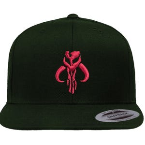 Mythosaur Hüte | Entweder auf eine Flex Fit Hat, SnapBack Flat Bill Hat, &quot;Dad&quot; Hut oder Beanie gestickt.&quot;
