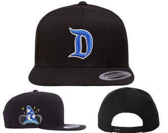 Chapeaux Mickey Disneyland « D » de sorcier | Broderie sur des chapeaux SnapBack Flat Bill, des chapeaux Flex Fit et des chapeaux « papa » réglables