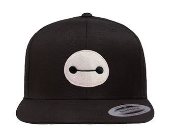 Czapki Disney Baymax Big Hero 6 | Haft na czapkach Flex Fit, regulowanych czapkach „Dad”, czapkach SnapBack Flat Bill i beanies