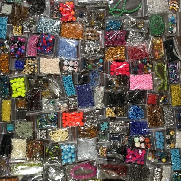 B 40 bags of NEW Beads Mixed types Glass Acrylic Metal Wood Bead Soups