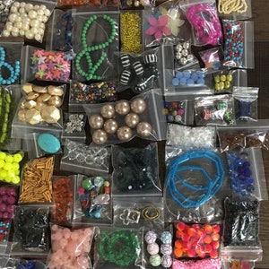B 40 Bags of NEW Beads Mixed Types Glass Acrylic Metal Wood - Etsy