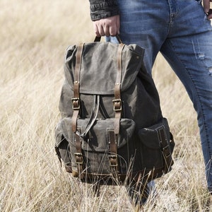 Large Waterproof Travel Backpack Waxed Canvas School Backpack 15.6&#39;&#39; Laptop Backpack Unisex Daily Backpack Weekender Backpack Christmas Gift