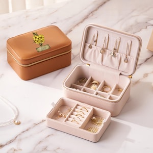 Birth Flower Jewellery Box for Women,Personalised Leather Travel Jewelry Case,Mothers Day Gift,Wedding Favors,Bridesmaid Gift,Gift for Her