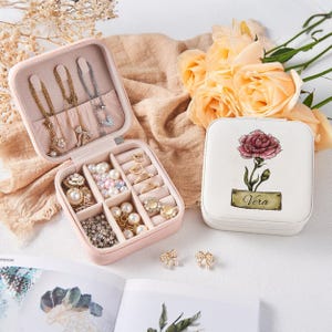 Personalized Leather Jewelry Box, Birth Flower Jewelry Case, Jewelry Organizer, Bridesmaid and Birthday Gift, Wedding Favors
