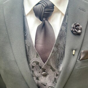 Resurrection Knot Necktie: Pre-tied Wedding Groomsmen Tie