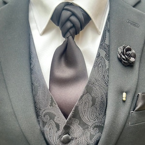 Scale Knot Necktie: Pre-Tied Wedding Necktie