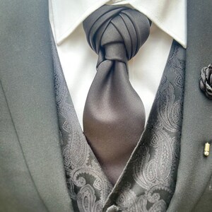 Pumpkin Knot Necktie: Pre-tied Adjustable Wedding Tie