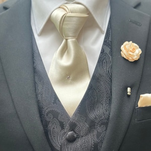Double Trinity Knot Necktie: Pre-tied Wedding Neckwear