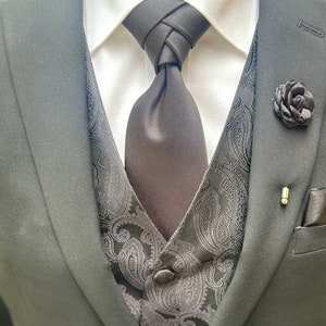 Eldredge Knot Pre-tied Necktie: Adjustable Wedding Groomsmen Tie