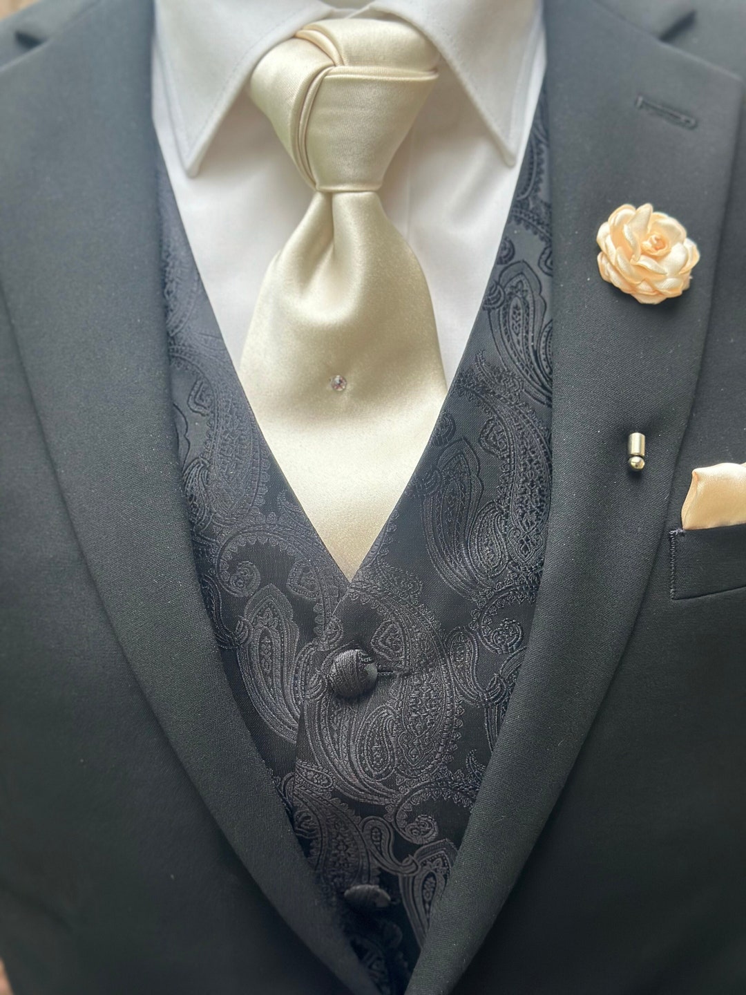 necktie trinity knot