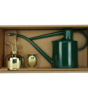 Haws Indoor Watering Can Green with Brass Flower Spray in Gift Set The Rowley Ripple - Two Pint