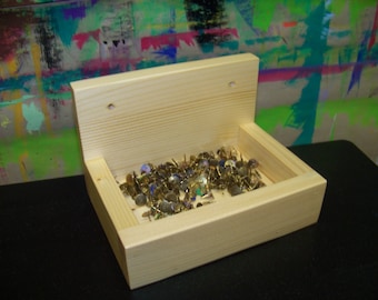 Caja de chinchetas para mesas de palés: accesorios para el juego de pintar según Arno Stern