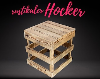 Kleiner Hocker ohne Lehne aus geflammtem Holz, quadratisch, auch als Beistelltisch, für rustikales Wohnen, neu, 42x42x45cm