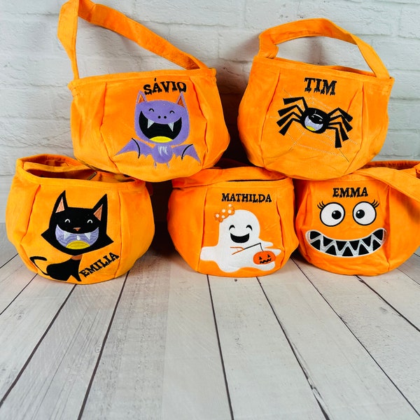 Halloween Süßigkeiten Tasche / Korb / Beutel mit Personalisierung. Fledermaus, Gespenst, Katze, Geist, Kürbis. Samt Beutel Halloweenkorb