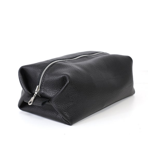 black dopp kit