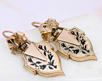 Pendientes antiguos victorianos de esmalte negro, colgantes de cola de épargne chapados en oro, c. 1860.