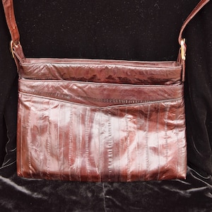 sac à main vintage oxblood bordeaux cuir sac à main Sunco eelskin sac à bandoulière 1970 1980 accessoire vintage cadeau pour elle