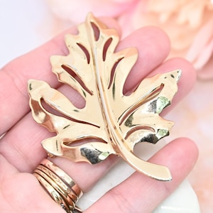 Vintage large maple leaf brooch polished yellow gold tone leaf pin pendant fall jewelry coat pin autumn costume jewelry gift for her