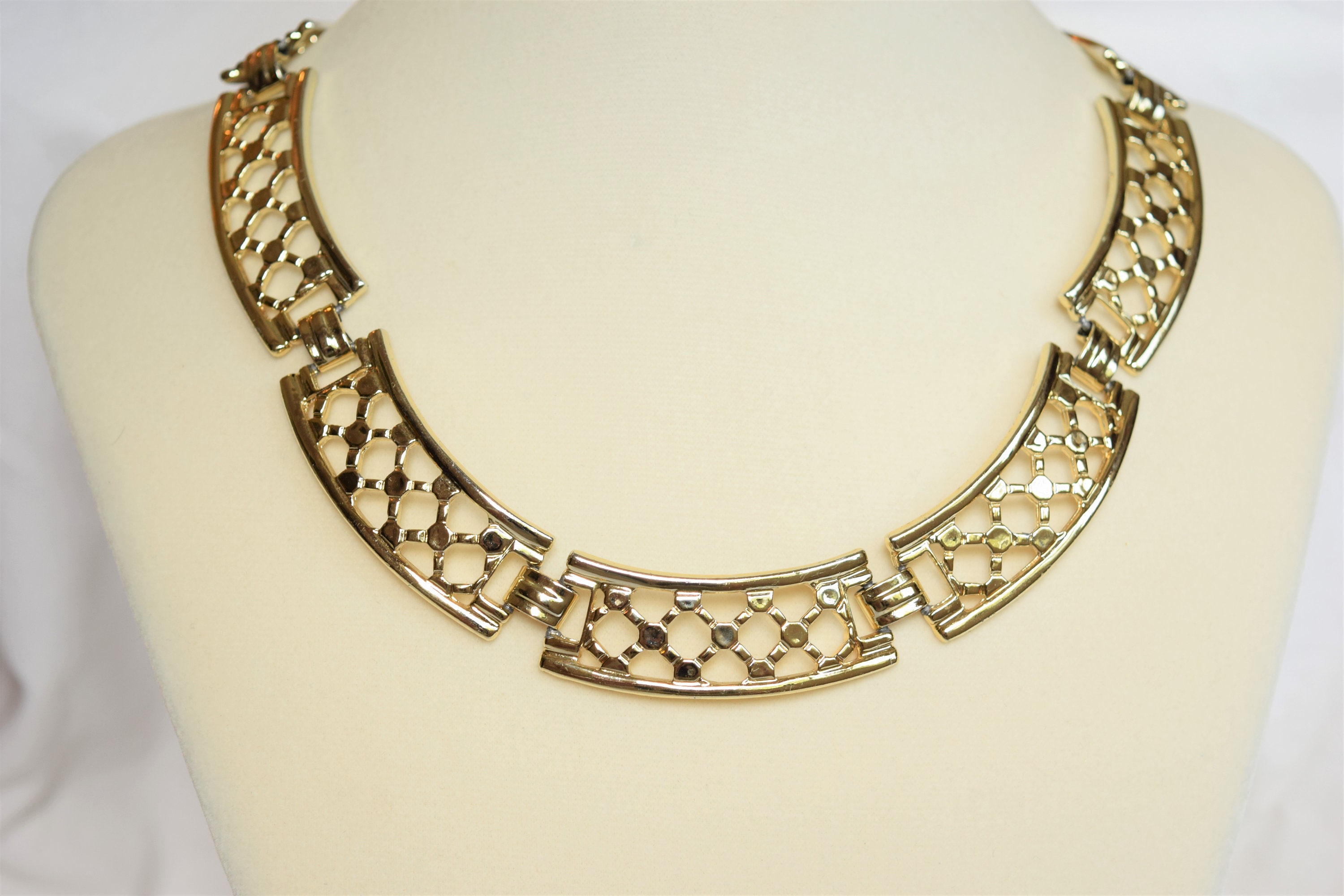 Vintage Avon Choker Necklace Gold Tone 