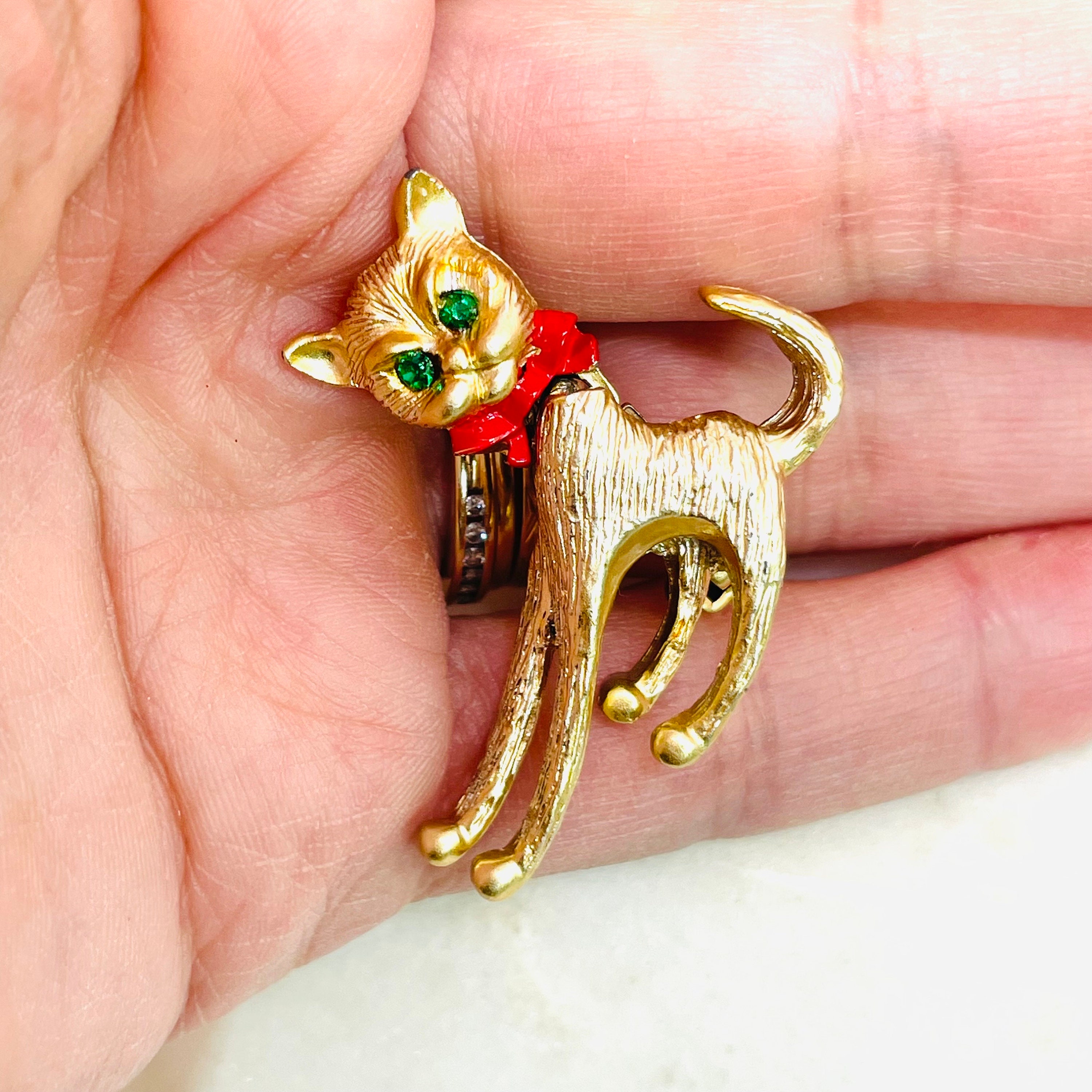 Vintage Cat Brooch Articulated Head Gold Tone Green Stone Eyes Red