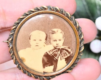 Antique Victorian baby & child tintype photo brooch with C clasp