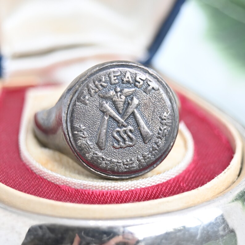 Vintage men’s signet shops ring Far East souvenir ring in original Art Deco ring box sterling silver gift for him