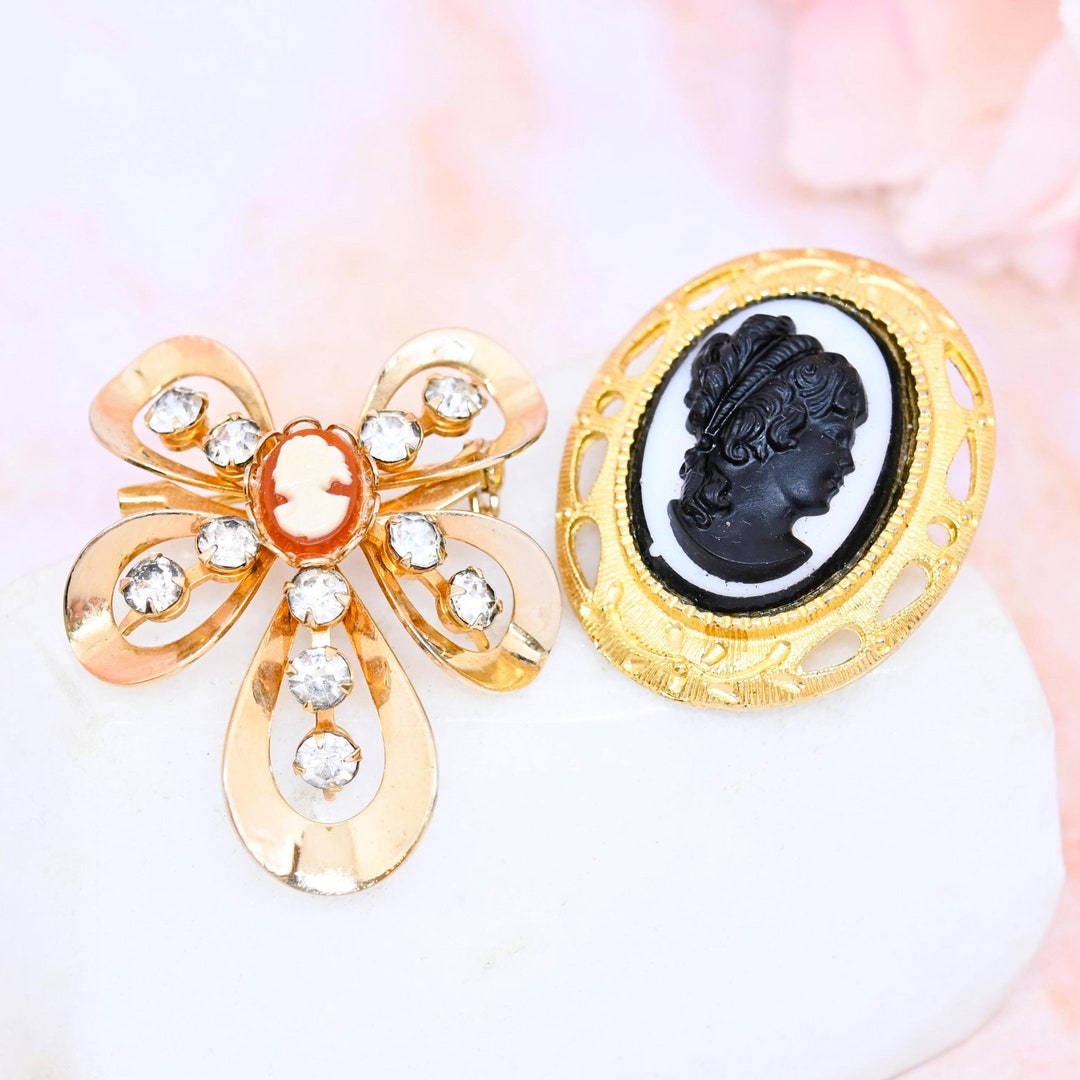 ヴィンテージカメオブローチ、華やかなフェイクシェルとサードニクス